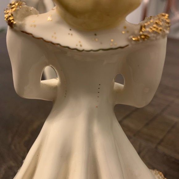 David and Betsy-White With Gold Trim-Blonde Hair - Picture 4 of 11